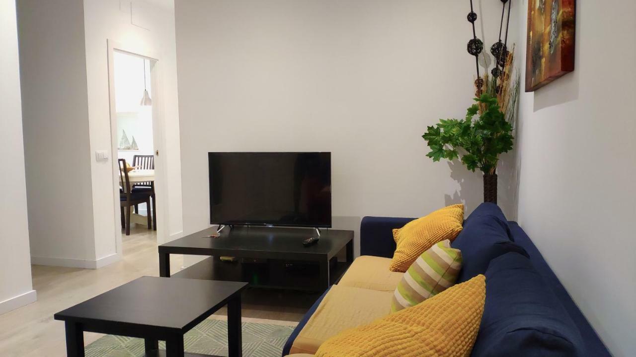Modern With Ideal Location Next To Atocha Station Madrid Exteriör bild