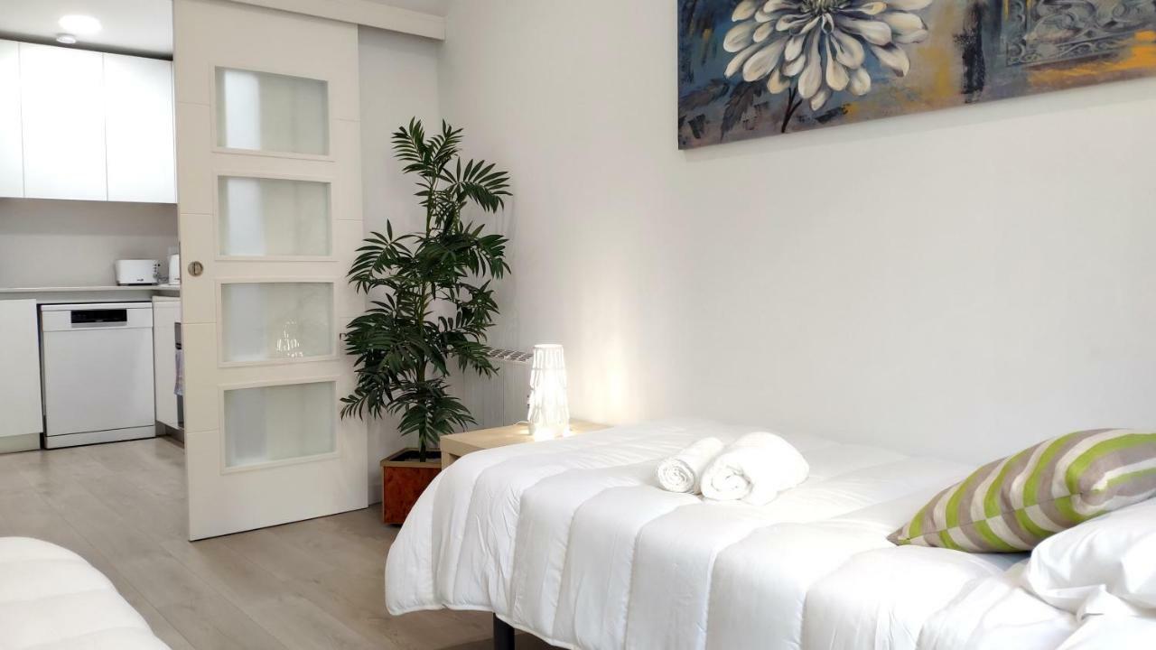 Modern With Ideal Location Next To Atocha Station Madrid Exteriör bild